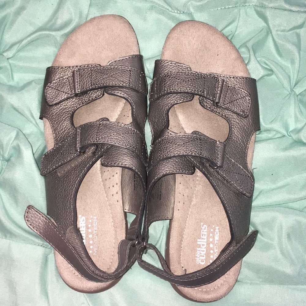 Like new cobbiecuddles sandals!